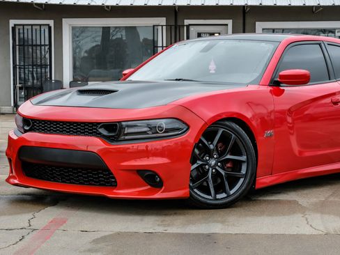 Used 2019 Dodge Charger R/T image 4