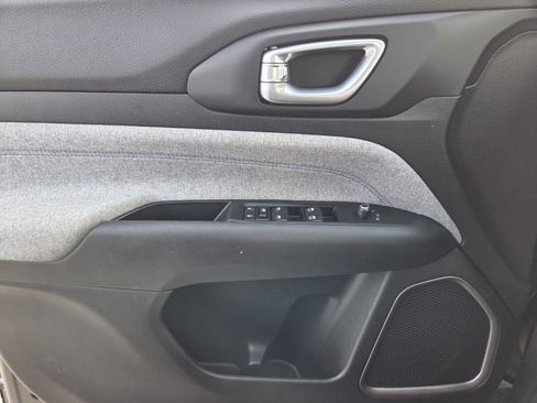 Used 2022 Jeep Compass Latitude FWD image 20