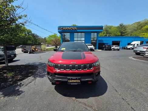 Used 2025 Jeep Compass Trailhawk AWD/4WD image 2