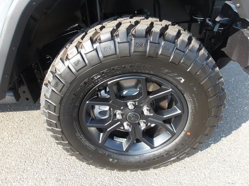 New 2025 Jeep Gladiator Willys image 9