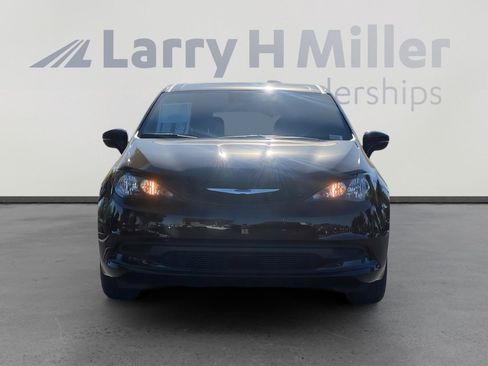 New 2026 Chrysler Voyager LX image 5