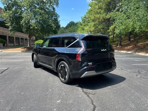Used 2024 Kia EV9 Land AWD/4WD image 2
