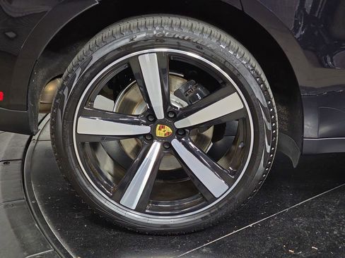 Used 2025 Porsche Macan image 29