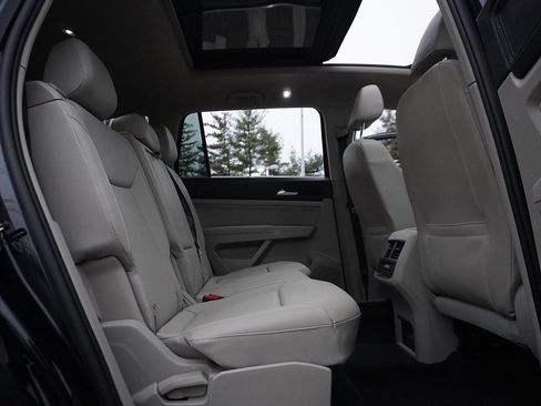 Used 2021 Volkswagen Atlas SE w/ Panoramic Sunroof Package image 40