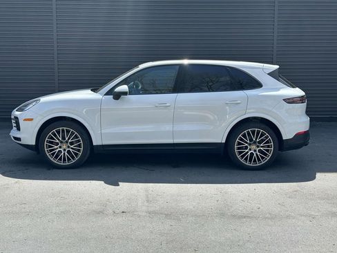 Used 2022 Porsche Cayenne Platinum Edition image 2