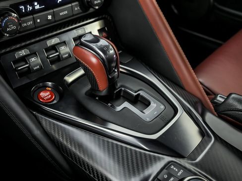 Used 2019 Nissan GT-R Premium w/ Premium Interior Package image 34