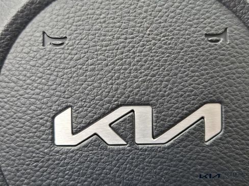Certified 2025 Kia Seltos S FWD image 28