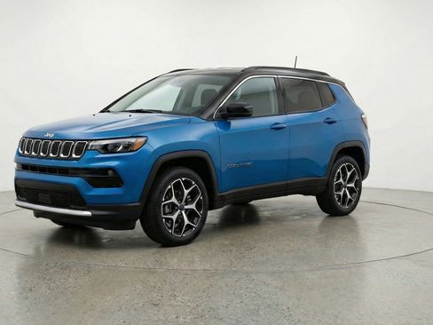 Used 2025 Jeep Compass Limited image 3