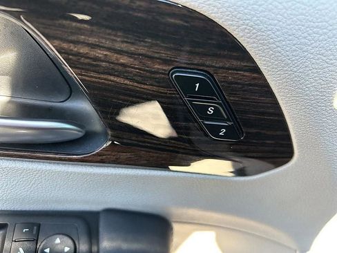 Used 2024 Chrysler Pacifica Limited FWD image 9