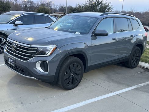Certified 2025 Volkswagen Atlas SE w/ Panoramic Sunroof Package image 5