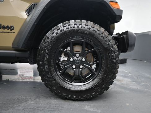 Used 2025 Jeep Wrangler Sport image 11