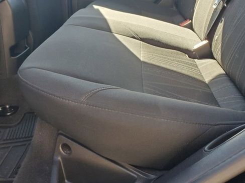 Used 2018 Ford Focus SE w/ Cold Weather Package FWD image 36