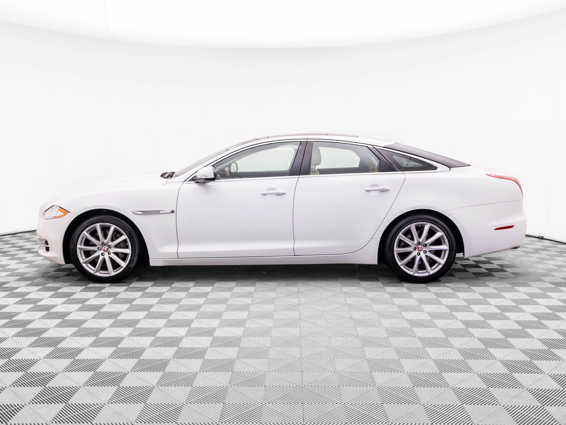 Used 2015 Jaguar XJ AWD image 2