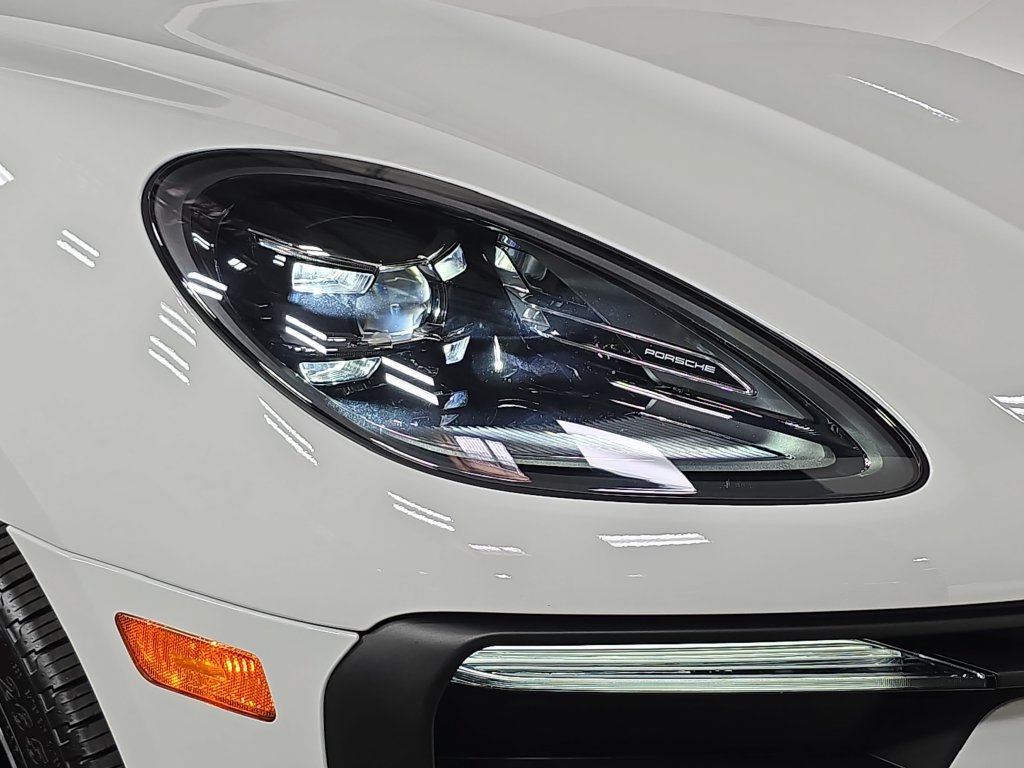 Certified 2026 Porsche Macan AWD/4WD image 12