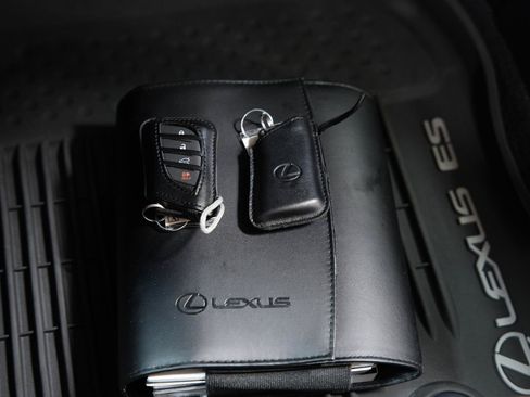 Used 2022 Lexus ES 350 Ultra Luxury w/ Accessory Package 2 FWD image 22