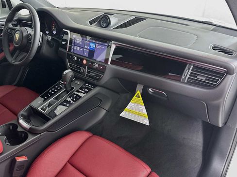 Certified 2025 Porsche Macan S AWD/4WD image 30
