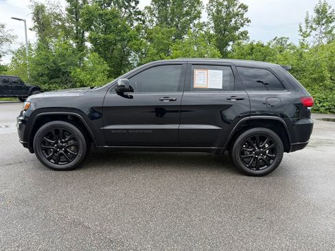 Used 2020 Jeep Grand Cherokee Altitude AWD/4WD image 2