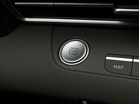 Used 2025 Hyundai Elantra SEL image 29