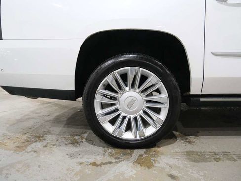 Used 2020 Cadillac Escalade ESV Platinum image 13