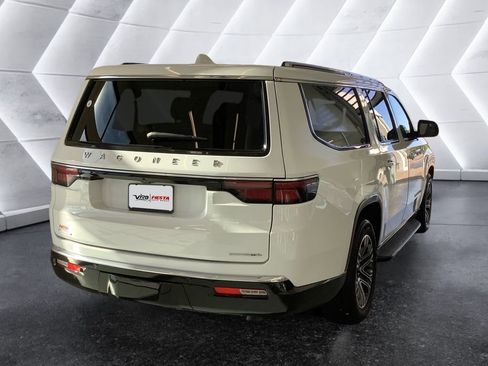 Used 2023 Jeep Wagoneer L Series II AWD/4WD image 4
