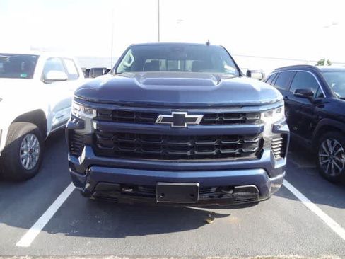 Used 2023 Chevrolet Silverado 1500 RST AWD/4WD image 2
