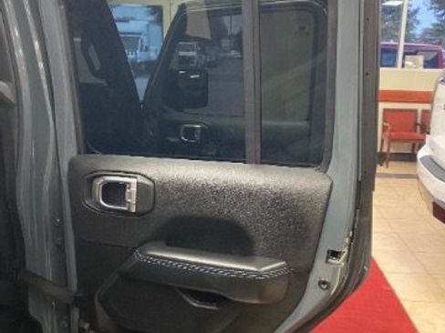 Used 2024 Jeep Wrangler Unlimited Rubicon 4xe AWD/4WD image 11