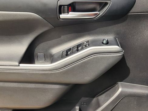 Used 2024 Toyota Highlander XLE image 16