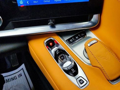 Used 2025 Chevrolet Corvette Stingray Preferred Cpe w/ Body-Color Dual Roof Package RWD image 19