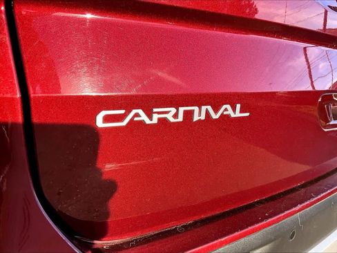 Used 2024 Kia Carnival LX image 28