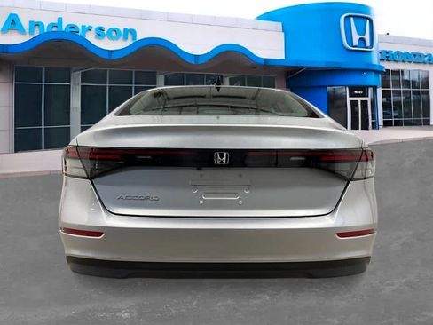 Used 2025 Honda Accord SE image 4
