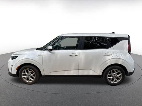 Used 2025 Kia Soul LX w/ LX Technology Package FWD image 4