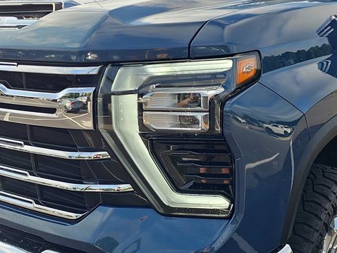 Used 2024 Chevrolet Silverado 2500 LTZ w/ LTZ Plus Package AWD/4WD image 31