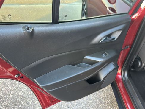 Used 2024 Chevrolet Trax RS w/ Sunroof Package image 16