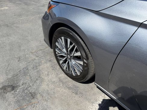 Used 2025 Nissan Altima 2.5 SV FWD image 31