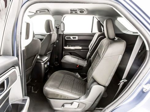 Used 2021 Ford Explorer XLT AWD/4WD image 28