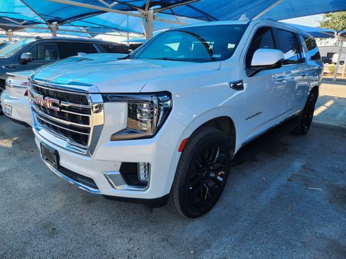 Used 2022 GMC Yukon XL SLT w/ SLT Premium Package RWD image 2