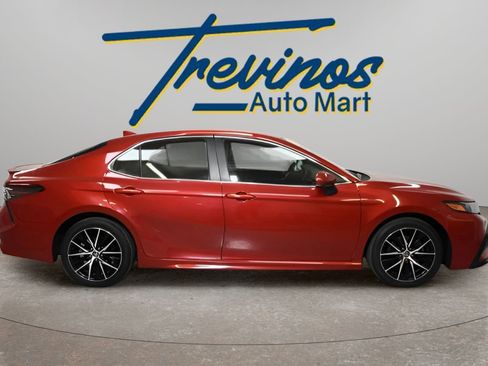 Used 2021 Toyota Camry SE image 4