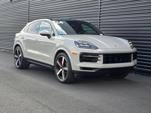 Used 2024 Porsche Cayenne S AWD/4WD image 9