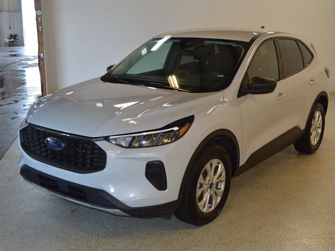 Used 2025 Ford Escape Active AWD/4WD image 7