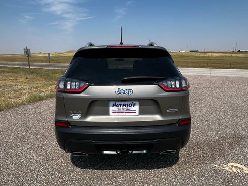Used 2019 Jeep Cherokee Latitude Plus AWD/4WD image 4