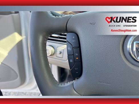 Used 2011 Buick Lucerne CXL image 26