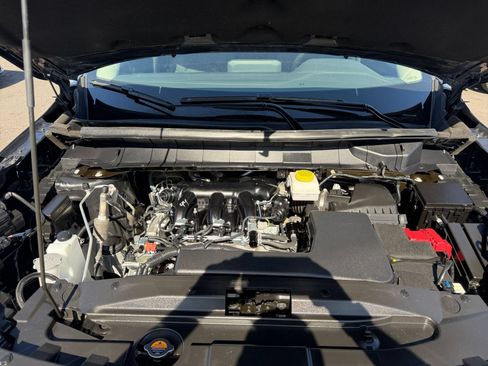 Used 2025 Nissan Pathfinder SV AWD/4WD image 35