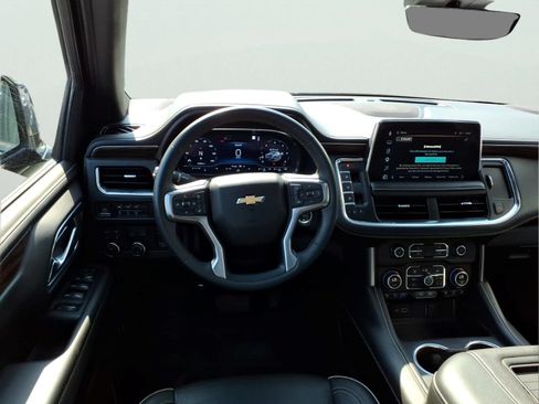 Certified 2024 Chevrolet Suburban Premier AWD/4WD image 9