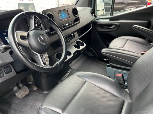 Used 2021 Mercedes-Benz Sprinter 2500 image 3