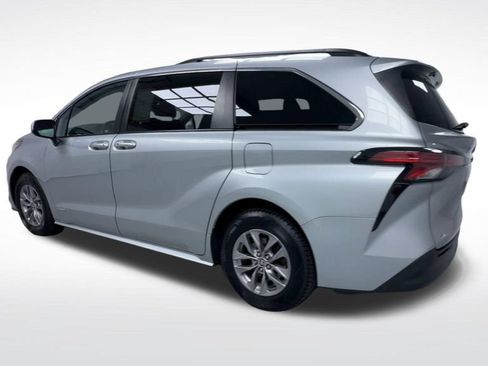 Certified 2021 Toyota Sienna LE AWD/4WD image 7