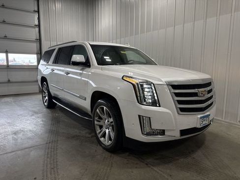 Used 2019 Cadillac Escalade ESV Luxury image 2