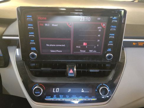 Used 2020 Toyota Corolla LE FWD image 25