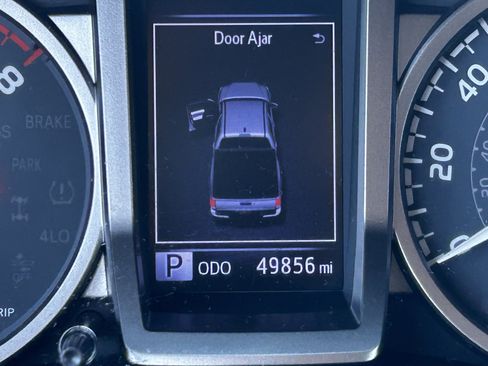 Used 2020 Toyota Tacoma SR5 w/ Technology Package image 31