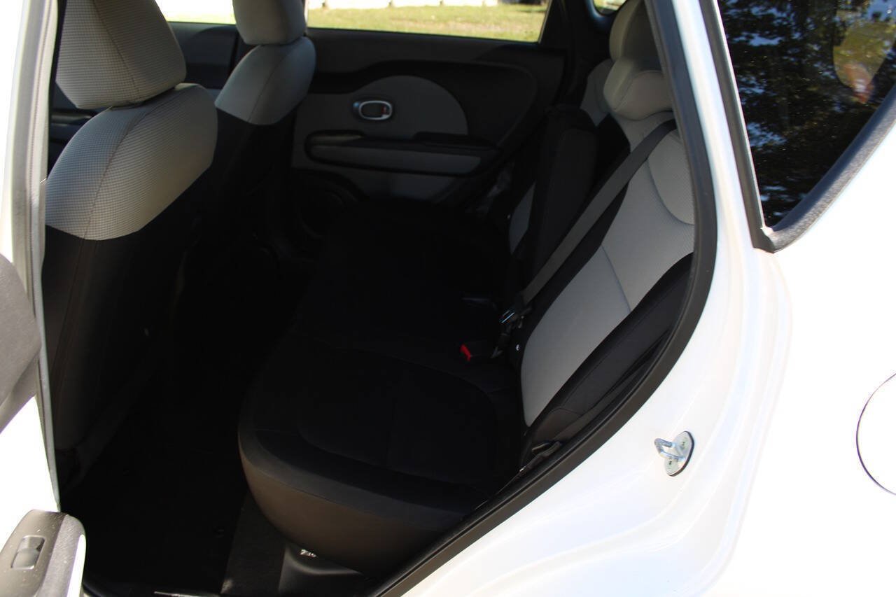 Used 2014 Kia Soul FWD image 31
