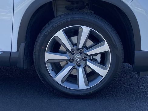Certified 2025 Honda Pilot Touring image 9